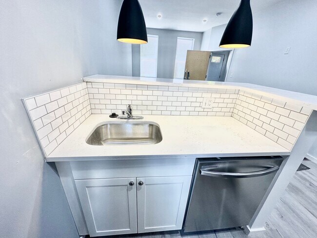 Building Photo - 1721 Mifflin St