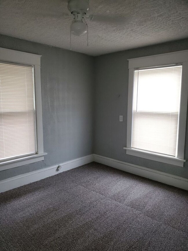 Building Photo - 1615 Rowland Ave NE