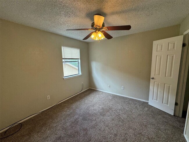 Building Photo - 2721 Hurstview Dr