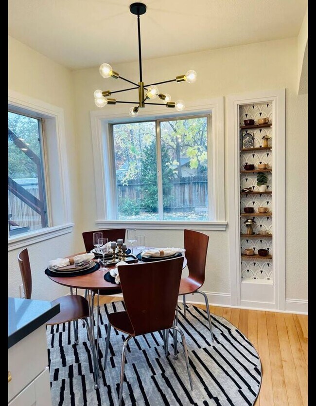 Building Photo - Midtown Gorgeous Home on Large Lot