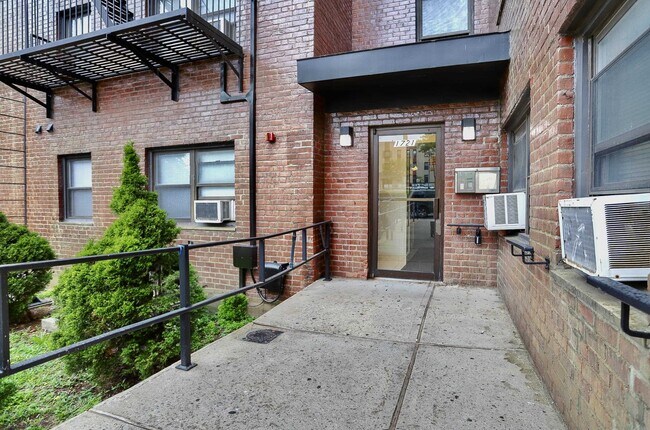Building Photo - 1721 John F. Kennedy Blvd