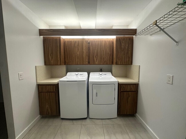 Building Photo - 1717 Whitehall Dr