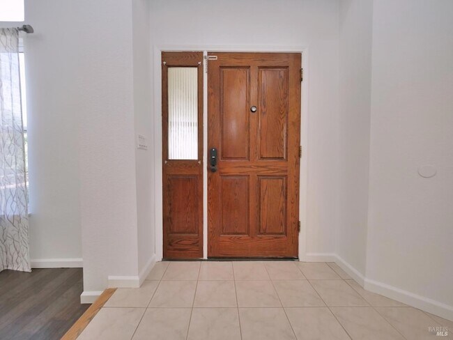 Building Photo - 3500 Crownridge Dr