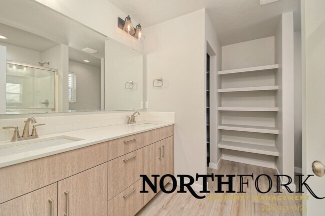 Building Photo - Modern Comfort Meets Meridian Living