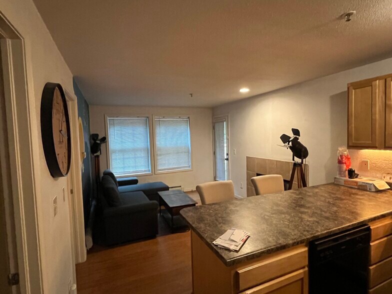 Building Photo - 1405 Broadway St