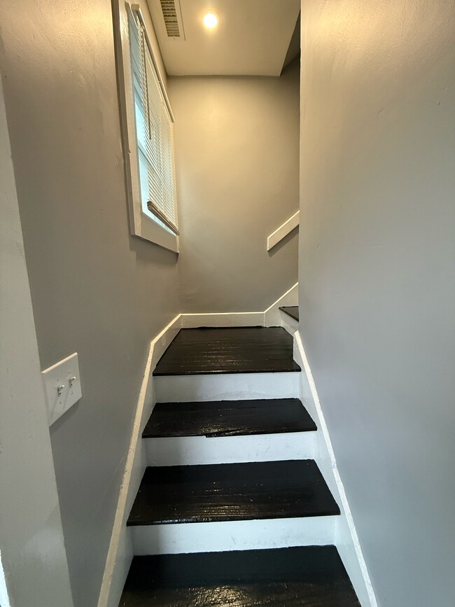 Building Photo - 433 Kolping Ave