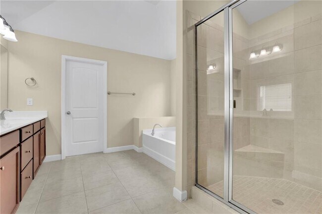 Building Photo - 4425 Holton Ave