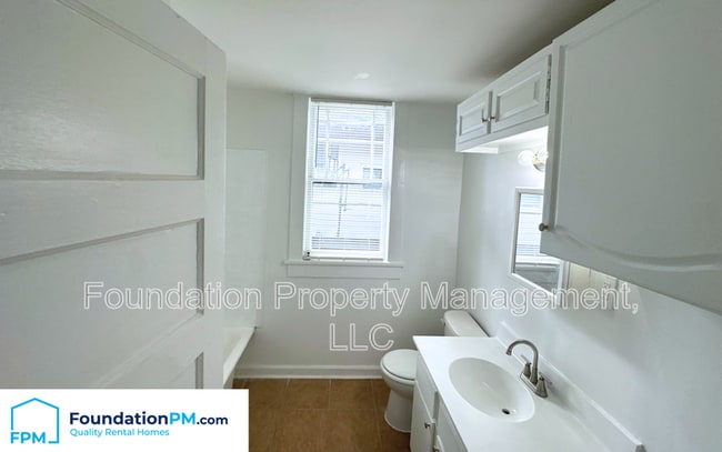 Building Photo - 1492 Faxon Ave