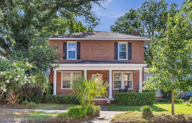 Building Photo - 3 Bed 3 Bath Historic Home