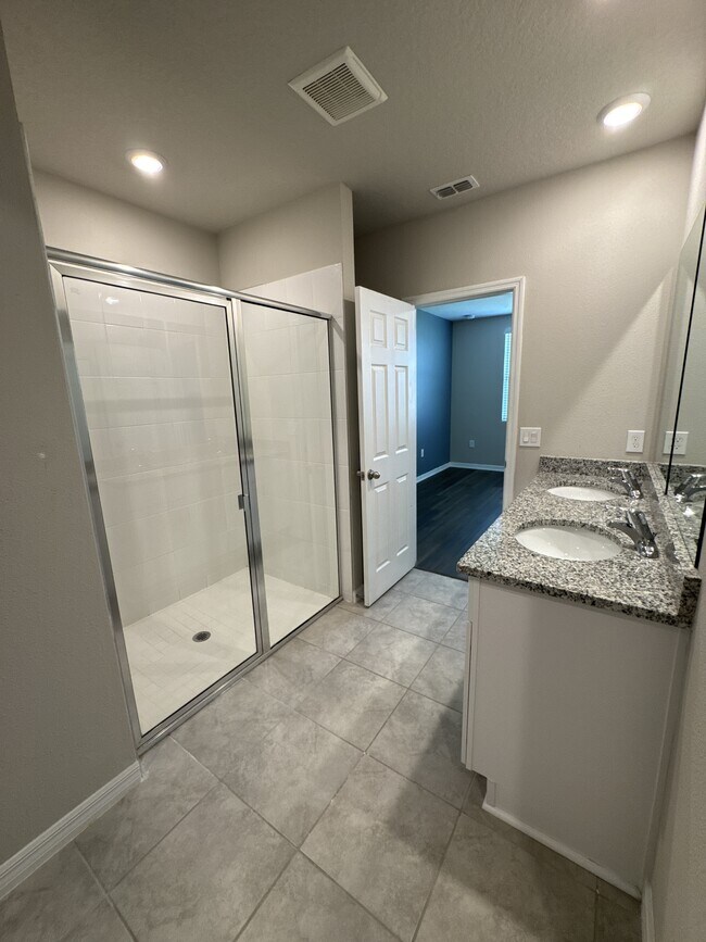 Building Photo - 512 Mckenna Dr