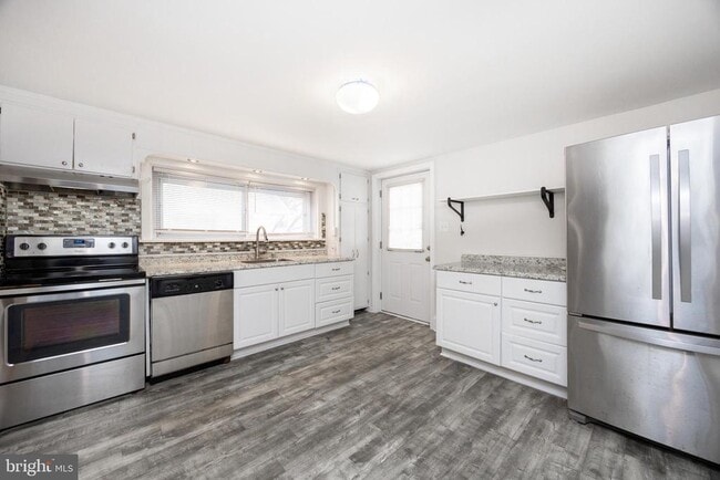 Building Photo - 547 Northbrook Rd