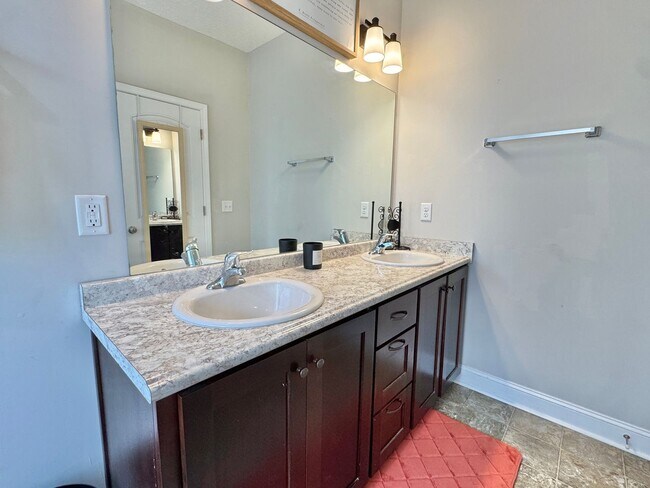 Building Photo - MOVE-IN READY [PET FRIENDLY]