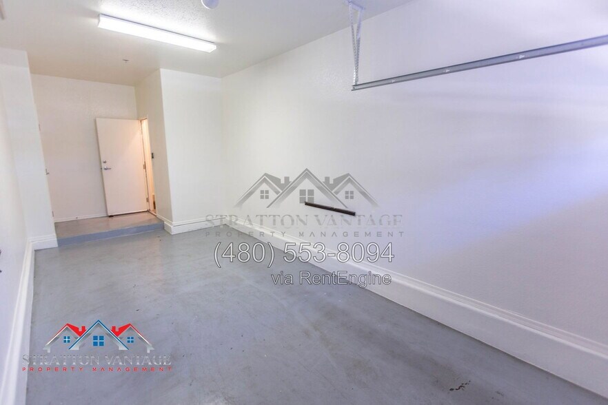 Building Photo - 2725 E Mine Creek Rd