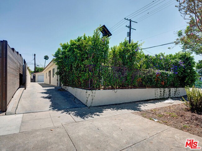 Building Photo - 712 N Vista St