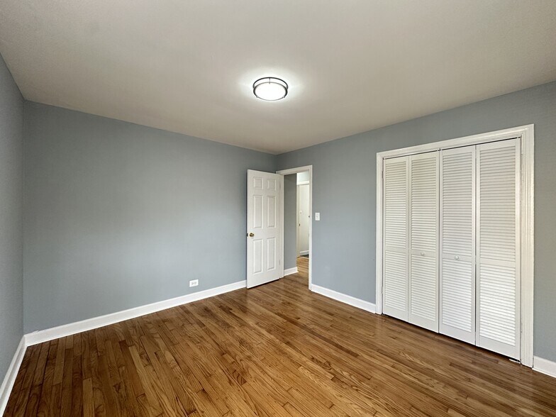 Building Photo - 6715 N California Ave