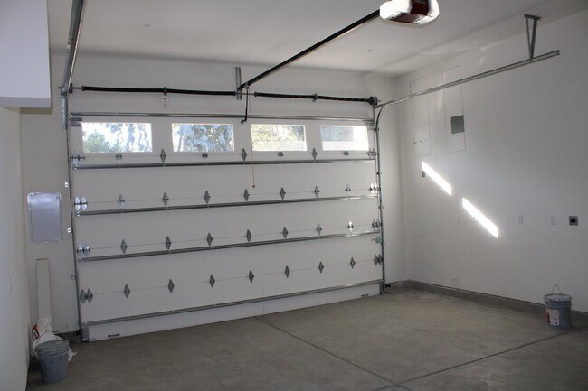 Building Photo - Gorgeous 3 Bedroom, 2 Bath Home in Rural Danville Setting