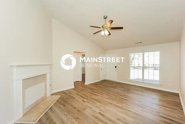 Building Photo - 3 Bedroom Pet-Friendly Home in Jonesboro, GA with Main Street Renewal