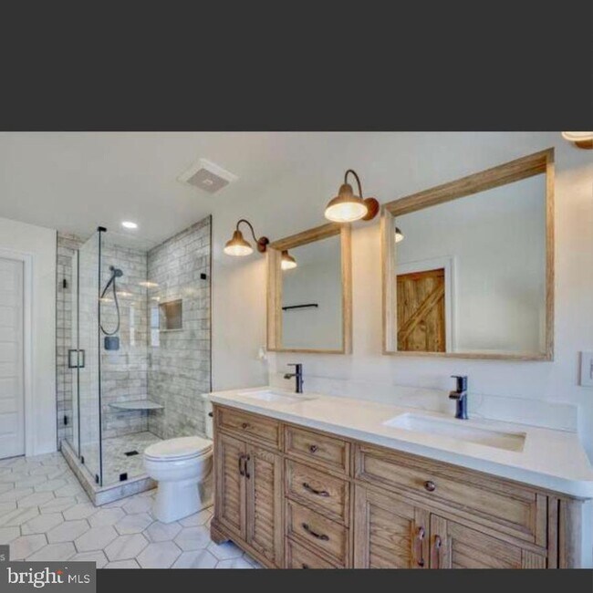 Building Photo - 540 Legrace Terrace NE