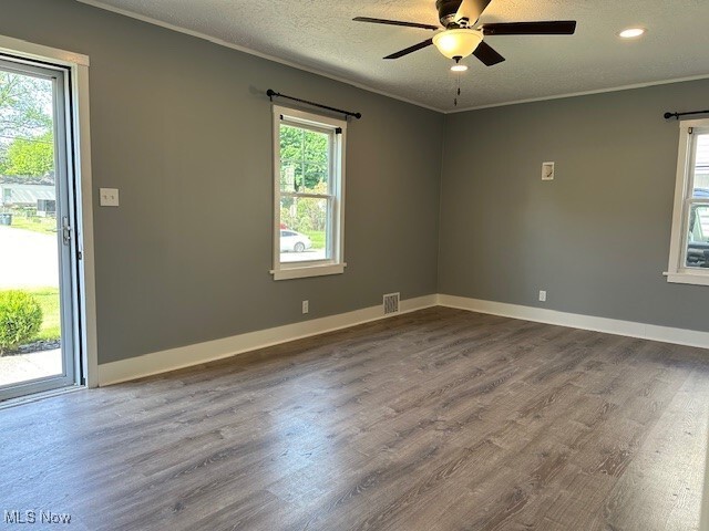 Building Photo - 2553 Edgebrook Ave