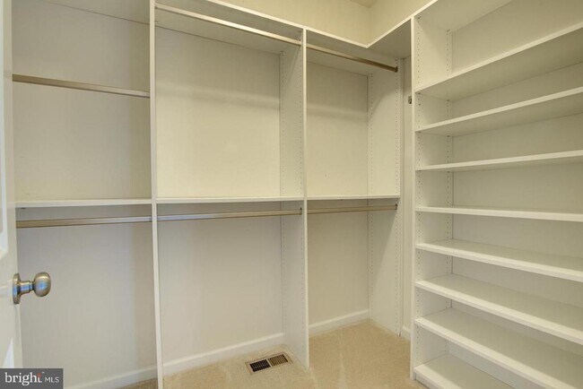 Building Photo - 42262 Knotty Oak Terrace