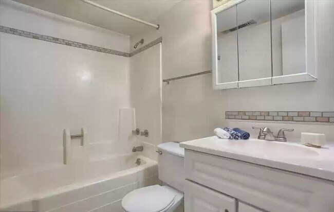 Building Photo - 519 St Marys Dr