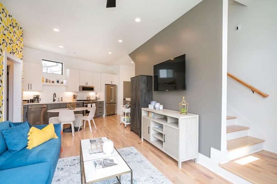 Building Photo - 1700 19th Ave S