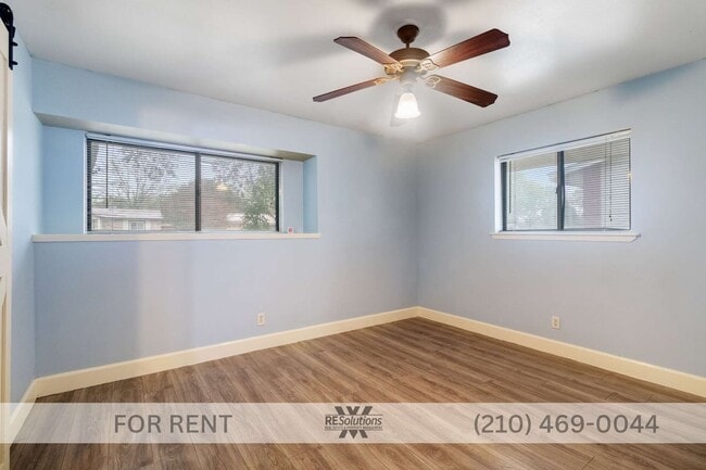 Building Photo - 800 Brooks Ave