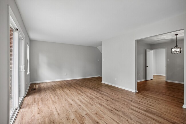 Building Photo - 5128 Cliffhaven Dr