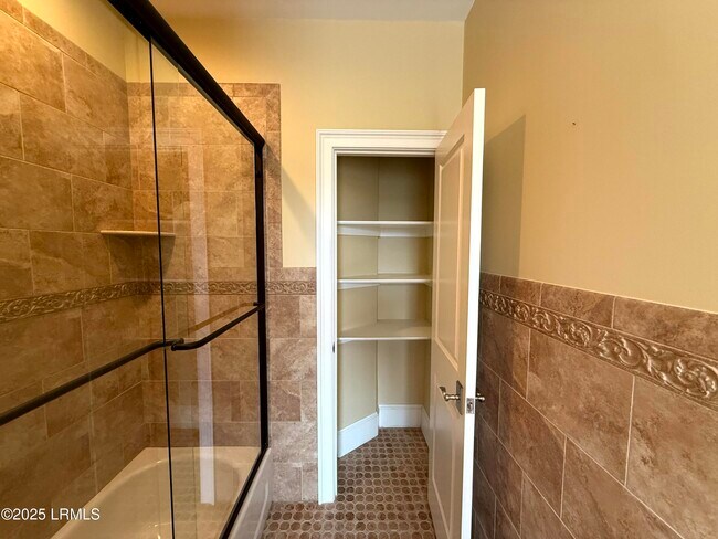 Building Photo - 54 Battery Crk Clb Dr