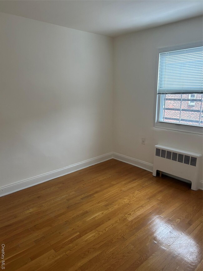 Building Photo - 15 Schenck Ave