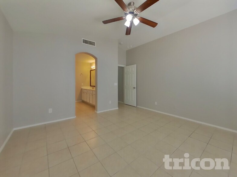 Building Photo - 14725 W Lamoille Dr