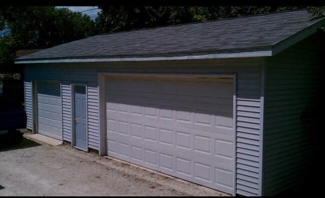 Building Photo - 407 N Cogswell Dr