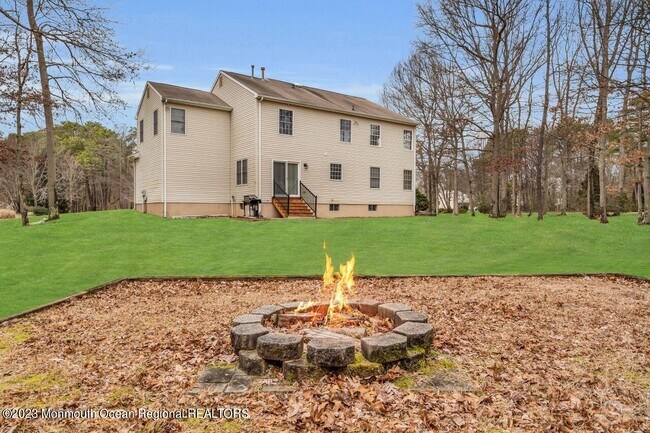 Building Photo - 9 Dolphin Ct