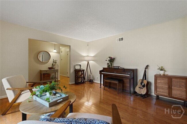 Building Photo - 609 Indigo Cir
