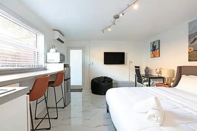 Primary Photo - 1100 NE 1st Ave.