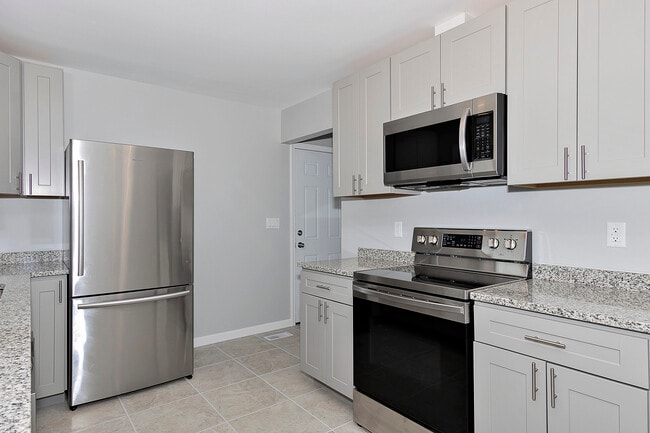 Building Photo - 8310 E Coral Rd