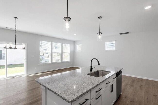 Building Photo - 51 Pansy Pk