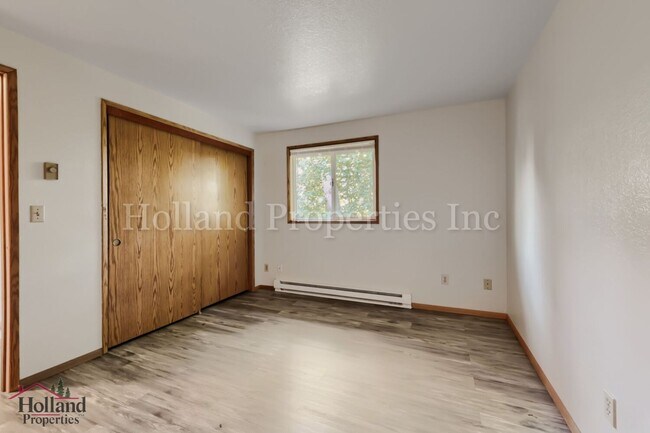 Building Photo - 4630 SW Southview Terrace