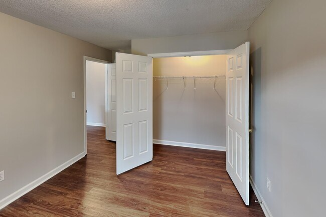 Building Photo - 1071 Red Fern Cir W