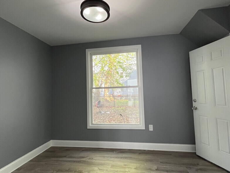 Building Photo - 683 State St