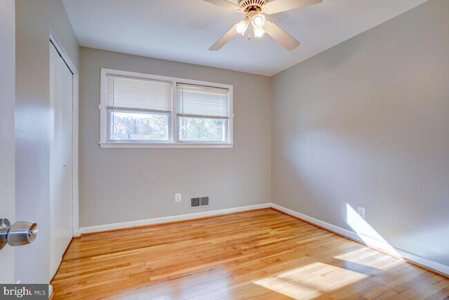 Building Photo - 6417 Earlham Dr