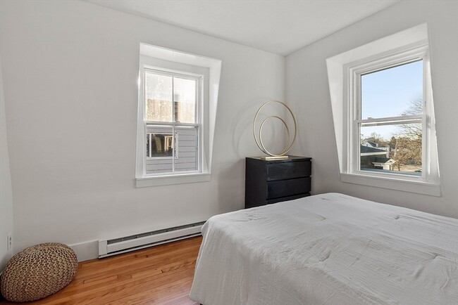 Building Photo - 52 Bonair St