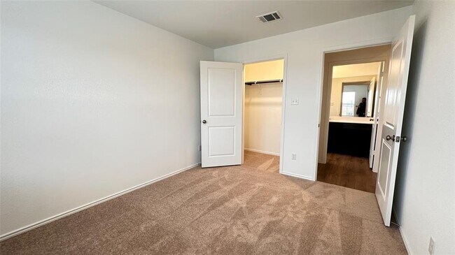 Building Photo - 606 Arnage Dr