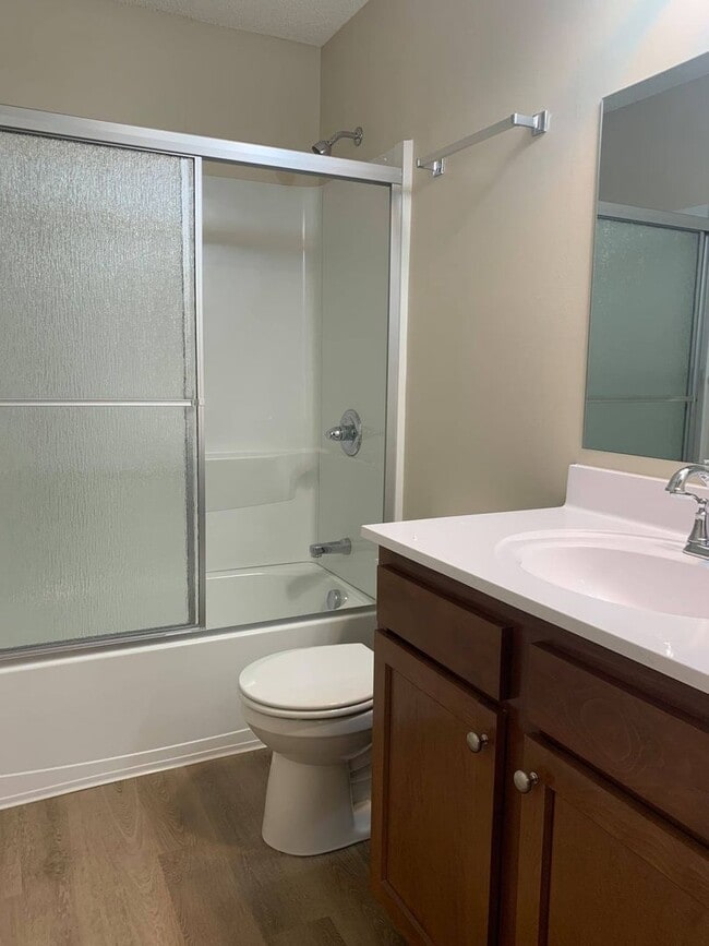 Building Photo - ***Available Immediately***Remodeled 4 Bedroom / 1.5 Bath Duplex