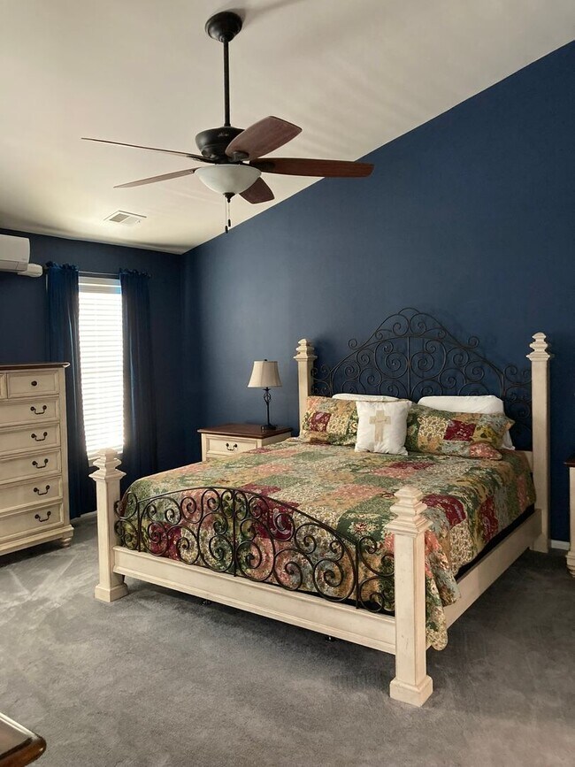 Building Photo - Heart's Desire End Unit Townhome 2700+ SqFt - Lowes Island