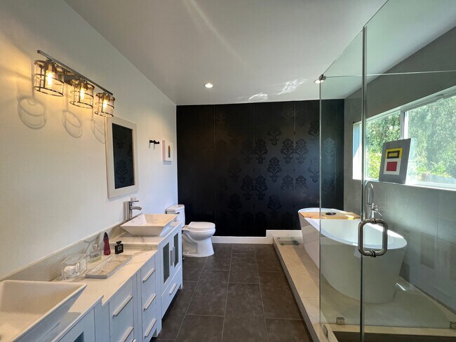 master bath room - 21523 Dumetz Rd
