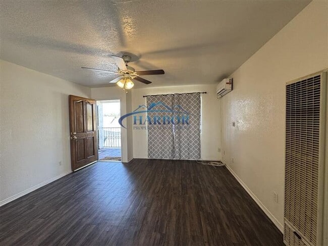 Building Photo - 820 W 1st St