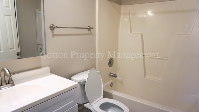 Building Photo - 605 Harnett St