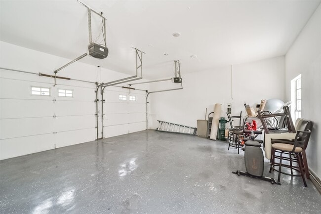 Building Photo - 9660 Fairdale Ln