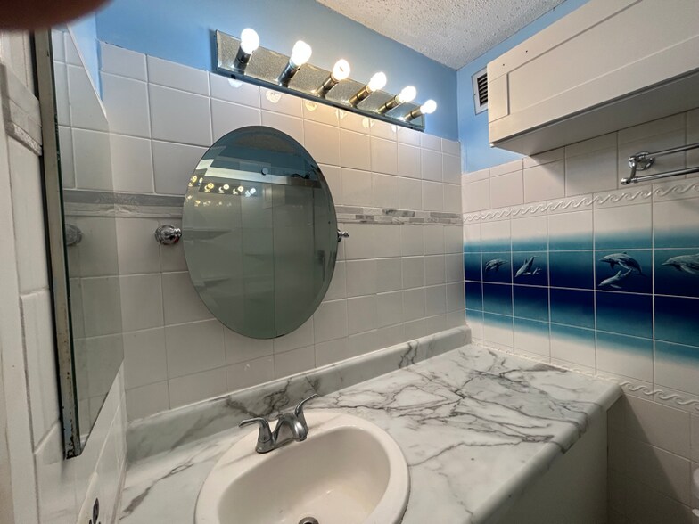 Building Photo - 8817 Thomas Dr